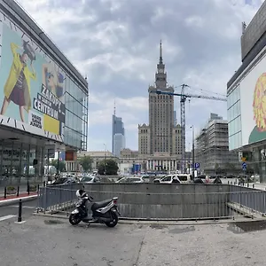 W Centrum Warszawy I Варшава