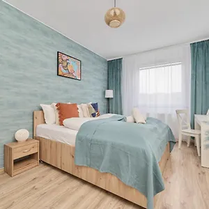 https://family-apartment-kamienna-with-balcony-15-km-to.hotelswroclaw.com